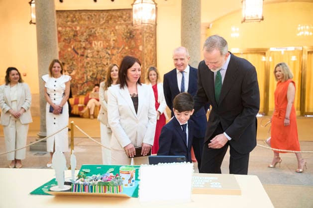 May 11, 2026, Madrid, Madrid, Spain: King Felipe VI of Spain attends an audience with the winners of the 44th edition of the School Competition What is a King to you? at El Pardo Royal Palace on May 11, 2026 in Madrid, Spain Madrid Spain  - ZUMAg15_ 20260511_zaf_g15_027 Copyright: xJackxAbuinx