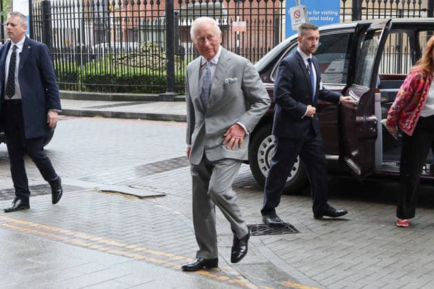 May 11, 2026, London, London, UK: London, UK. King Charles III arrives at Guy s Hospital in central London to mark its 300th anniversary and visit the hospitalÃ¢â‚¬â ¢s cancer centre. During the visit, the King will hear from doctors and researchers about their work using AI and robotics to treat patients and will be shown a demonstration of a robot-assisted surgical system. In the Chemotherapy Village, the King will meet patients receiving cancer treatment under the care of the hospital and will unveil a plaque to commemorate the visit and mark the hospitalÃ¢â‚¬â ¢s 300th anniversary. London UK  - ZUMAl94_ 20260511_zaf_l94_001 Copyright: xDinendraxHariax