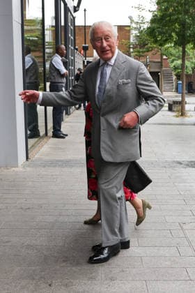 May 11, 2026, London, London, UK: London, UK. King Charles III arrives at Guy s Hospital in central London to mark its 300th anniversary and visit the hospitalÃ¢â‚¬â ¢s cancer centre. During the visit, the King will hear from doctors and researchers about their work using AI and robotics to treat patients and will be shown a demonstration of a robot-assisted surgical system. In the Chemotherapy Village, the King will meet patients receiving cancer treatment under the care of the hospital and will unveil a plaque to commemorate the visit and mark the hospitalÃ¢â‚¬â ¢s 300th anniversary. London UK  - ZUMAl94_ 20260511_zaf_l94_005 Copyright: xDinendraxHariax