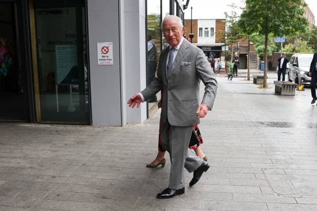 May 11, 2026, London, London, UK: London, UK. King Charles III arrives at Guy s Hospital in central London to mark its 300th anniversary and visit the hospitalÃ¢â‚¬â ¢s cancer centre. During the visit, the King will hear from doctors and researchers about their work using AI and robotics to treat patients and will be shown a demonstration of a robot-assisted surgical system. In the Chemotherapy Village, the King will meet patients receiving cancer treatment under the care of the hospital and will unveil a plaque to commemorate the visit and mark the hospitalÃ¢â‚¬â ¢s 300th anniversary. London UK  - ZUMAl94_ 20260511_zaf_l94_006 Copyright: xDinendraxHariax