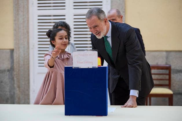 May 11, 2026, Madrid, Madrid, Spain: KING FELIPE VI of Spain receives Que Es Un Rey Para Ti Competition Winners Madrid Spain - ZUMAc260 20260511_zep_c260_002 Copyright: xMikexChicorrox