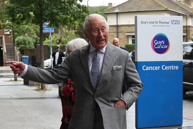 May 11, 2026, London, England, United Kingdom: Britain s King CHARLES III visits the Cancer Centre at Guy s Hospital during celebrations marking the hospital s 300th anniversary. London United Kingdom  - ZUMAa279 20260511_zsp_a279_020 Copyright: xZeynepxDemirxAslimx