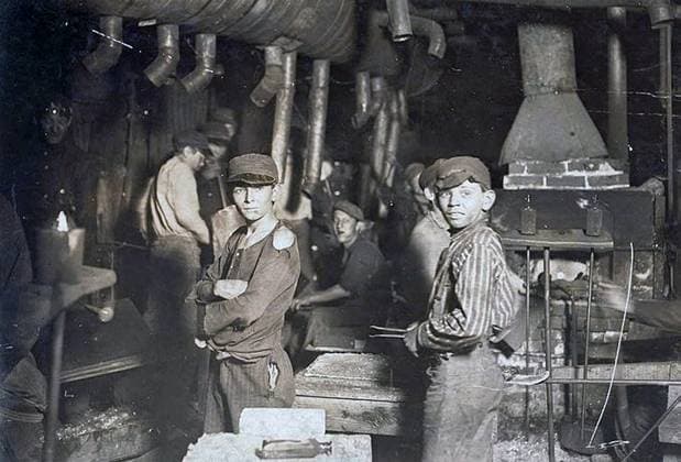 RECORD DATE NOT STATED Child labour at an early twentieth century Glass works. Child labour at an early twentieth century Glass works., USA 1908. Editorial use only. All other uses to be cleared with the copyright owner (World History Archive), in advance., WHA_062_0744.jpg, Child labour; early twentieth century; Glass works; USA; 1908; child labor; industrial revolution; child exploitation; child workers; child factory workers; child labor laws; child labor history; child labor photos; child labor images; child labor documentary; child labor statistics; child labor facts; child labor reform; child labor in America; child labor in the 1900s; child labor in the United States; child labor in factories; child labor in the industrial revolution Copyright: xWorldxHistoryxArchivex
