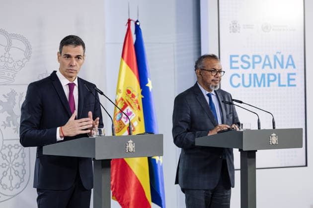 Sánchez receives the Director General of the WHO The President of the Government, Pedro Sánchez i , receives the Director General of the World Health Organization WHO , Tedros Adhanom d , at the Moncloa Palace, on May 12, 2026, in Madrid Spain The meeting aims to jointly assess progress in the management of the hantavirus crisis that has affected passengers and crew of the cruise ship MV Hondius 12 MAY 2026 Carlos Lujá Madrid Madrid Madrid Spain  Copyright: xCarlosxLujanx 7516549