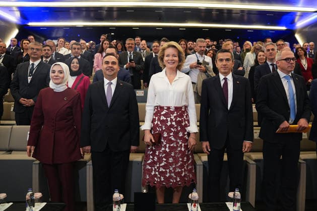 Belgian Economic Mission panel in Istanbul ISTANBUL, TURKIYE - MAY 12: Belgian Queen Mathilde (C), Turkish Family and Social Services Minister Mahinur Ozdemir Goktas (L), and Turkish Industry and Technology Minister Fatih Kacir (2nd L) attend the Transition from Industry 4.0 to Industry 5.0 session held at the MEXT Technology Center as part of the Belgian Economic Mission in Istanbul, Turkiye on May 12, 2026. Adem Kutucu Anadolu Istanbul Turkey. Editorial use only. Please get in touch for any other usage.  Copyright: x2026xAnadoluxAdemxKutucux