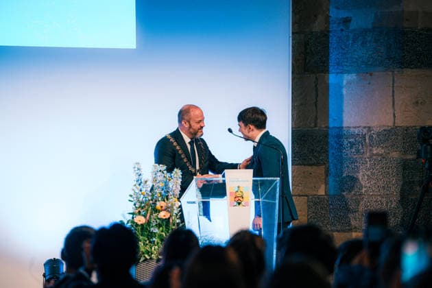 Germany, Aachen Presentation of the Charlemagne Youth Prize in the Coronation Hall in the City Hall, supporting program Charlemagne Prize 2026 Award to Mario Draghi, Michael Ziemons CDU , Lord Mayor of the City of Aachen, awards the prize to 3rd place from Spain, the European Guanxi project Copyright: xThiemoxRudolphx