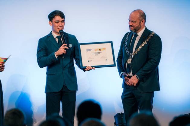 Germany, Aachen Presentation of the Charlemagne Youth Prize in the Coronation Hall in the City Hall, supporting program Charlemagne Prize 2026 Award to Mario Draghi, Michael Ziemons CDU , Lord Mayor of the City of Aachen, awards the prize to 3rd place from Spain, the European Guanxi project Copyright: xThiemoxRudolphx