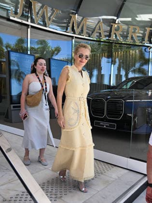IPA84594805 - Cannes, 79th Cannes Film Festival 2026, arrivi e uscite vip Nella foto: Gillian Anderson esce dal Marriott Hotel  Copyright: xManuelexMangiarottix xPoolxPhotoxEventsx07x 84594805