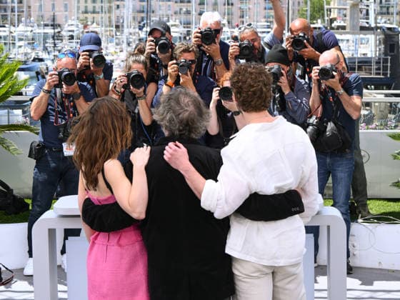 IPA84595772 - Cannes, 79th Cannes Film Festival 2026, Photocall Palma d™oro d™onore a Peter Jackson Nella foto: Peter Jackson con i figli Katie Jackson e Billy Jackson  Copyright: xAlbertoxTerenghix xPoolxPhotoxEventsx07x 84595772