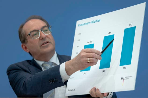 Bundesminister des Innern Alexander Dobrindt aufgenommen in Rahmen einer Bundespressekonferenz in Berlin, 12.05.2026. Berlin Deutschland *** Federal Minister of the Interior Alexander Dobrindt recorded during a Federal Press Conference in Berlin, 12 05 2026 Berlin Germany Copyright: xYonaxElsnerx
