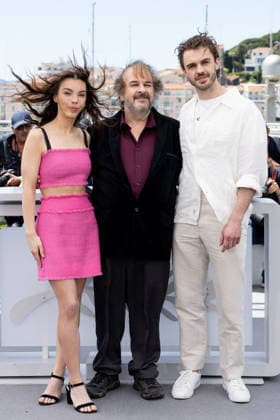Katie Jackson and Billy Jackson surround their father, Peter Jackson P Jackson during the photocall of the Palme dOr dhonneur during the 79th Cannes Film Festival May 12 23, 2026 at the Palais des Festivals in Cannes, May 12, 2026 Jacovides Moreau Bestimage P Jackson during the photocall of the Palme dOr dhonneur during the 79th Cannes Film Festival May 12 23, 2026 at the Palais des Festivals in Cannes, May 12, 2026 Cannes France  Copyright: xJACOVIDES-MOREAUx xBESTIMAGExJACOVIDES-MOREAUx xBESTIMAGEx