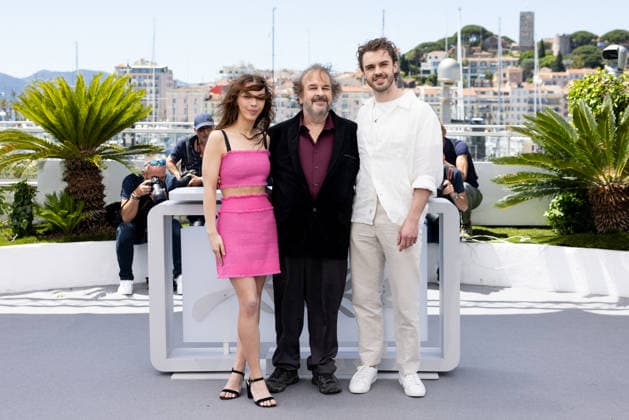 Katie Jackson and Billy Jackson surround their father, Peter Jackson P Jackson during the photocall of the Palme dOr dhonneur during the 79th Cannes Film Festival May 12 23, 2026 at the Palais des Festivals in Cannes, May 12, 2026 Jacovides Moreau Bestimage P Jackson during the photocall of the Palme dOr dhonneur during the 79th Cannes Film Festival May 12 23, 2026 at the Palais des Festivals in Cannes, May 12, 2026 Cannes France  Copyright: xJACOVIDES-MOREAUx xBESTIMAGExJACOVIDES-MOREAUx xBESTIMAGEx