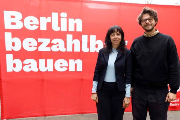 12.05.2026, Elif Eralp, Bürgermeisterkandidatin der Linken, Niklas Schenker, Sprecher für Mieten, Wohnen, Bauen, Die Linke Berlin stellt Konzept für Kommunales Wohnungsbauprogramm vor: Berlin Bezahlbar Bauen, Berlin Deutschland, Germany *** 12 05 2026, Elif Eralp, Left Party mayoral candidate, Niklas Schenker, spokesperson for renting, housing, building, Die Linke Berlin presents concept for municipal housing program Berlin Bezahlbar Bauen, Berlin Germany, Germany