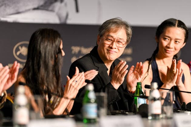 Park Chan wook, président du jury, Chloé Zhao lors de la conférence de presse du jury lors du 79ème Festival International du Film de Cannes 12 23 mai 2026 , le 12 mai 2026 Estelle Carlier Pool Bestimage Press conference of the jury during the 79th Cannes International Film Festival on May 12th, 2026 Cannes France  Copyright: xEstellexCarlierx xPoolx xBestimagexEstellexCarlierx xPoolx xBestimagex