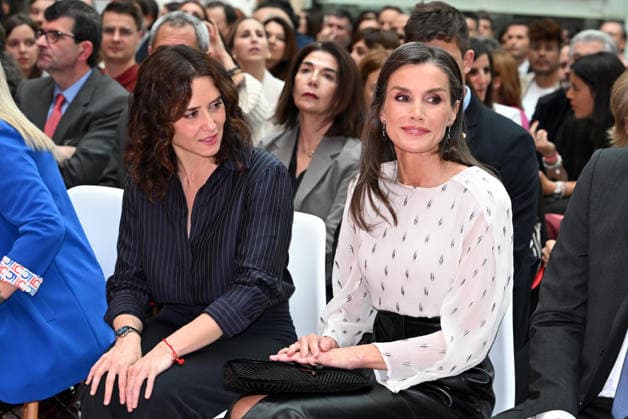 Queen Letizia presents the awards to the winning authors in the 48th edition of the SM Childrens Literature Awards The President of the Community of Madrid, Isabel Díaz Ayuso, and Queen Letizia during the presentation of the awards to the winning authors in the 48th edition of the SM Childrens Literature Awards El Barco de Vapor and Gran Angular 2026, at the Real Casa de Correos, on May 12, 2026, in Madrid Spain The winners Josan Hatero and Alba Quintas Garciandia will receive an award of 35,000 euros each, the largest in the Spanish-speaking world in their categories QUEEN QUEEN KING LITERATURE José Madrid Madrid Madrid Spain  Copyright: xJosÃ xOlivax 7518178