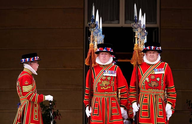 Royal Garden Party at Buckingham Palace Yeomen of the Guard during a Royal Garden Party at Buckingham Palace, London, to celebrate frontline workers from across the United Kingdom and recognise the dedication and contribution of those who serve their communities through volunteering, supporting charitable causes and working for emergency services. Picture date: Tuesday May 12, 2026., Credit:Aaron Chown PA ROTA - B68 Avalon UK, London  Copyright: xAaronxChownx xPAxROTAx-xB68x xAvalonx 1098334709