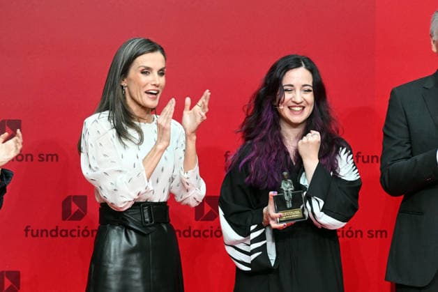 Queen Letizia presents the awards to the winning authors in the 48th edition of the SM Childrens Literature Awards Queen Letizia presents the award to Alba Quintas in the 48th edition of the SM Childrens Literature Awards El Barco de Vapor and Gran Angular 2026, at the Real Casa de Correos, on May 12, 2026, in Madrid Spain The winners Josan Hatero and Alba Quintas Garciandia will receive an award of 35,000 euros each, the largest in the Spanish-speaking world in their categories QUEEN REALEZA LITERATURA José Madrid Madrid Madrid Espana  Copyright: xJosÃ xOlivax 7518253