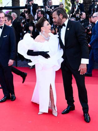 IPA84604090 - Cannes, 79th Cannes Film Festival 2026, opening red carpet Pictured: Joan Collins, Laurent Lafitte  Copyright: xTerenghi Ipa-Agency.netx xPoolxPhotoxEventsx07x 84604090