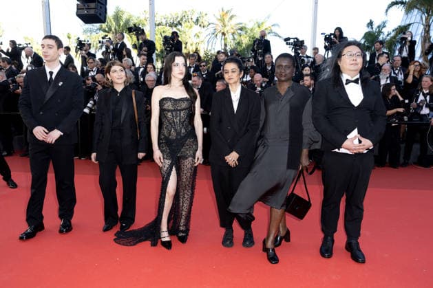 Théodore Pellerin, Ava Cahen, Oklou, Payal Kapadia, Ama Ampadu, Donsaron Kovitvanitcha Montée des marches du film La vénus électrique pour la cérémonie douverture du 79ème Festival International du Film de Cannes, le 12 mai 2026 Olivier Borde Bestimage Red carpet for The electric kiss during the 79th Cannes International Film Festival Opening ceremony on May 12, 2026 Cannes France  Copyright: xOLIVIERxBORDEx xBESTIMAGExOLIVIERxBORDEx xBESTIMAGEx