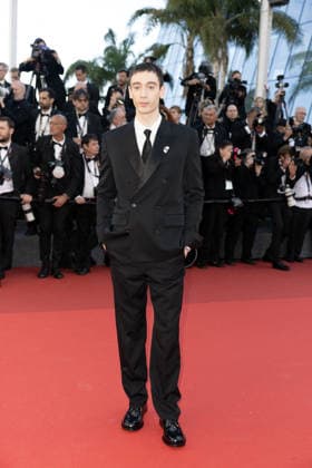 Théodore Pellerin Montée des marches du film La vénus électrique pour la cérémonie douverture du 79ème Festival International du Film de Cannes, le 12 mai 2026 Olivier Borde Bestimage Red carpet for The electric kiss during the 79th Cannes International Film Festival Opening ceremony on May 12, 2026 Cannes France  Copyright: xOLIVIERxBORDEx xBESTIMAGExOLIVIERxBORDEx xBESTIMAGEx