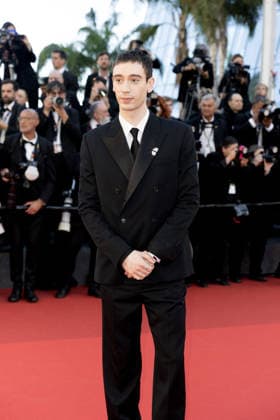 Théodore Pellerin Montée des marches du film La vénus électrique pour la cérémonie douverture du 79ème Festival International du Film de Cannes, le 12 mai 2026 Olivier Borde Bestimage Red carpet for The electric kiss during the 79th Cannes International Film Festival Opening ceremony on May 12, 2026 Cannes France  Copyright: xOLIVIERxBORDEx xBESTIMAGExOLIVIERxBORDEx xBESTIMAGEx