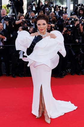 Joan Collins Montée des marches du film La vénus électrique pour la cérémonie douverture du 79ème Festival International du Film de Cannes, le 12 mai 2026 Jacovides Moreau Bestimage Red carpet for The electric kiss during the 79th Cannes International Film Festival Opening ceremony on May 12, 2026 Cannes France  Copyright: xJACOVIDES-MOREAUx xBESTIMAGExJACOVIDES-MOREAUx xBESTIMAGEx