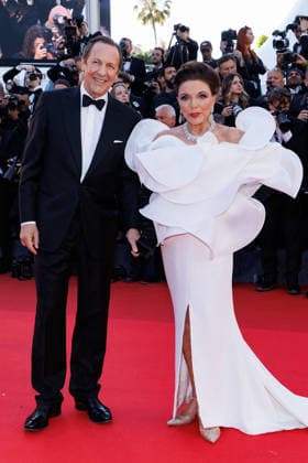 Percy Gibson et Joan Collins Montée des marches du film La vénus électrique pour la cérémonie douverture du 79ème Festival International du Film de Cannes, le 12 mai 2026 Jacovides Moreau Bestimage Red carpet for The electric kiss during the 79th Cannes International Film Festival Opening ceremony on May 12, 2026 Cannes France  Copyright: xJACOVIDES-MOREAUx xBESTIMAGExJACOVIDES-MOREAUx xBESTIMAGEx