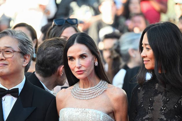 IPA84604445 - Cannes, 79th Cannes Film Festival 2026, red carpet di apertura Nella foto: Park Chan-wook , Demi Moore, ChloÃ Zhao  Copyright: xManuelexMangiarottix xPoolxPhotoxEventsx07x 84604445
