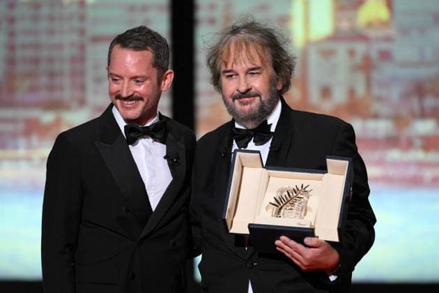 Cannes - Opening Ceremony Peter Jackson (R) receives the Honorary Palme d Or from Elijah Wood (L) during the Opening Ceremony as part of the 79th Cannes Film Festival in Cannes, France on May 12, 2026. Photo by Eliot Blondet ABACAPRESS.COM Cannes France  Copyright: xBlondetxEliot ABACAx