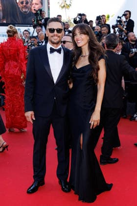 James Franco et sa compagne Izabel Pakzad Montée des marches du film La vénus électrique pour la cérémonie douverture du 79ème Festival International du Film de Cannes, le 12 mai 2026 Jacovides Moreau Bestimage Red carpet for The electric kiss during the 79th Cannes International Film Festival Opening ceremony on May 12, 2026 Cannes France  Copyright: xJACOVIDES-MOREAUx xBESTIMAGExJACOVIDES-MOREAUx xBESTIMAGEx