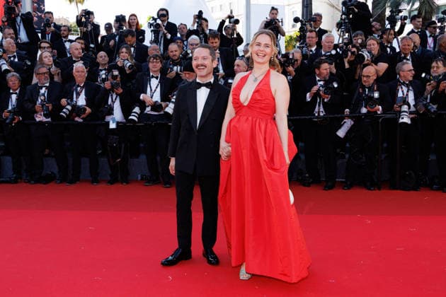 Elijah Wood et sa femme Mette Marie Kongsved Montée des marches du film La vénus électrique pour la cérémonie douverture du 79ème Festival International du Film de Cannes, le 12 mai 2026 Jacovides Moreau Bestimage Red carpet for The electric kiss during the 79th Cannes International Film Festival Opening ceremony on May 12, 2026 Cannes France  Copyright: xJACOVIDES-MOREAUx xBESTIMAGExJACOVIDES-MOREAUx xBESTIMAGEx