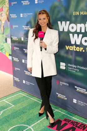 Laura Wontorra at the premiere screening of the Magenta TV documentary series Wontorras World Cup Father Daughter World Cup at the Telekom Flagship Store Hamburg, 12 05 2026 Foto:xC.xTamckex xFuturexImagex wontorra_6514