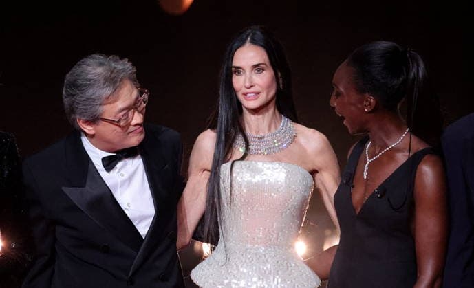 Park Chan wook, Demi Moore, Eye Haïdara Cérémonie douverture du 79ème Festival International du Film de Cannes, le 12 mai 2026 Borde Jacovides Moreau Bestimage Red carpet for The electric kiss during the 79th Cannes International Film Festival Opening ceremony on May 12, 2026 Cannes France  Copyright: xJACOVIDES-BORDE-MOREAUx xBESTIMAGExJACOVIDES-BORDE-MOREAUx xBESTIMAGEx