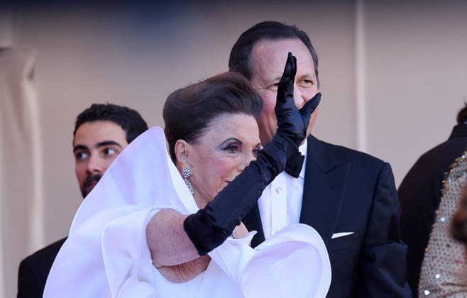 Joan Collins Montée des marches du film La vénus électrique pour la cérémonie douverture du 79ème Festival International du Film de Cannes, le 12 mai 2026 Jacovides Moreau Bestimage Red carpet for The electric kiss during the 79th Cannes International Film Festival Opening ceremony on May 12, 2026 Cannes France  Copyright: xJACOVIDES-MOREAUx xBESTIMAGExJACOVIDES-MOREAUx xBESTIMAGEx