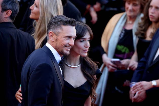 James Franco et sa compagne Izabel Pakzad Montée des marches du film La vénus électrique pour la cérémonie douverture du 79ème Festival International du Film de Cannes, le 12 mai 2026 Jacovides Moreau Bestimage Red carpet for The electric kiss during the 79th Cannes International Film Festival Opening ceremony on May 12, 2026 Cannes France  Copyright: xJACOVIDES-MOREAUx xBESTIMAGExJACOVIDES-MOREAUx xBESTIMAGEx