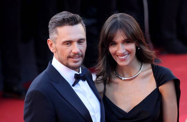 James Franco et sa compagne Izabel Pakzad Montée des marches du film La vénus électrique pour la cérémonie douverture du 79ème Festival International du Film de Cannes, le 12 mai 2026 Jacovides Moreau Bestimage Red carpet for The electric kiss during the 79th Cannes International Film Festival Opening ceremony on May 12, 2026 Cannes France  Copyright: xJACOVIDES-MOREAUx xBESTIMAGExJACOVIDES-MOREAUx xBESTIMAGEx