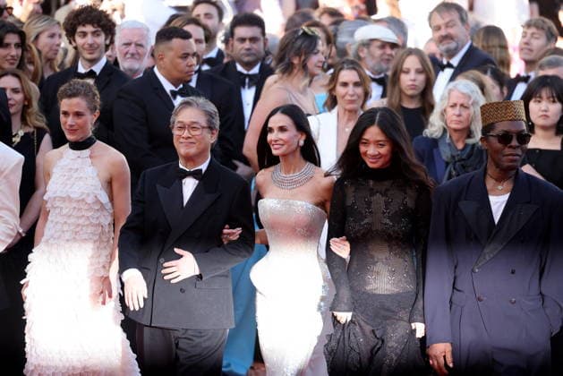 Laura Wandel, Park Chan wook, Demi Moore, Chloé Zhao et Isaach de Bankolé Montée des marches du film La vénus électrique pour la cérémonie douverture du 79ème Festival International du Film de Cannes, le 12 mai 2026 Jacovides Moreau Bestimage Red carpet for The electric kiss during the 79th Cannes International Film Festival Opening ceremony on May 12, 2026 Cannes France  Copyright: xJACOVIDES-MOREAUx xBESTIMAGExJACOVIDES-MOREAUx xBESTIMAGEx