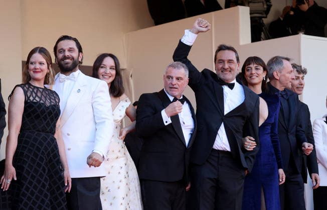 Madeleine Baudot, Anaïs Demoustier, Pio Marmaï, Pierre Salvadori, Gilles Lellouche, Vimala Pons, Philippe Martin, David Thion Montée des marches du film La vénus électrique pour la cérémonie douverture du 79ème Festival International du Film de Cannes, le 12 mai 2026 Jacovides Moreau Bestimage Red carpet for The electric kiss during the 79th Cannes International Film Festival Opening ceremony on May 12, 2026 Cannes France  Copyright: xJACOVIDES-MOREAUx xBESTIMAGExJACOVIDES-MOREAUx xBESTIMAGEx