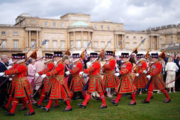 Royal Garden Party hosted by King Charles and Queen Camilla at Buckingham Palace, London, UK, 12 May 2026 Yeomen of the Guard and guests during a Royal Garden Party at Buckingham Palace, London, to celebrate frontline workers from across the United Kingdom and recognise the dedication and contribution of those who serve their communities through volunteering, supporting charitable causes and working for emergency services. Picture date: Tuesday May 12, 2026., Credit:Aaron Chown PA ROTA - B68 Avalon UK, London  Copyright: xAaronxChownx xPAxROTAx-xB68x xAvalonx 1098387523