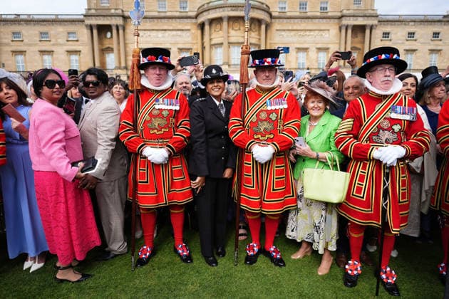 Royal Garden Party hosted by King Charles and Queen Camilla at Buckingham Palace, London, UK, 12 May 2026 Yeomen of the Guard and guests during a Royal Garden Party at Buckingham Palace, London, to celebrate frontline workers from across the United Kingdom and recognise the dedication and contribution of those who serve their communities through volunteering, supporting charitable causes and working for emergency services. Picture date: Tuesday May 12, 2026., Credit:Aaron Chown PA ROTA - B68 Avalon UK, London  Copyright: xAaronxChownx xPAxROTAx-xB68x xAvalonx 1098387565
