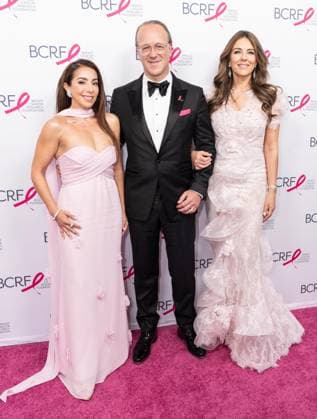 May 12, 2026, Bronx, New York, USA: New York, NY, USA on May 12, 2026: Wendy de La Faverie, Stephane de La Faverie and Elizabeth Hurley attend BCRF s Hot Pink Party at Glasshouse. Bronx USA - ZUMAr339 20260512_znp_r339_019 Copyright: xLevxRadinx