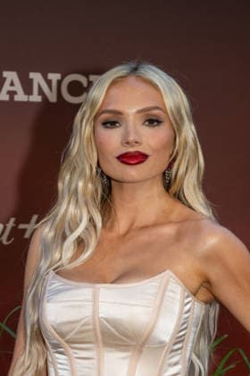 Paramount+ s Dutton Ranch New York Premiere, New York, USA - 12 May 2026 Natalie Alyn Lind attends Paramount+ s Dutton Ranch New York Premiere at AMC Lincoln Square 13 on May 12, 2026 in New York City. New York United States Copyright: xRonxAdarx xSOPAxImagesx _radar_dutton_20260512_00863