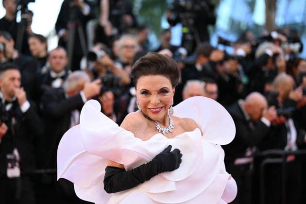 Joan Collins Montée des marches du film La Vénus Electrique lors du 79ème Festival International du Film de Cannes, le 12 mai 2026 Rachid Bellak Bestimage Red carpet for The Electric Kiss at the 79th Cannes International Film Festival May 12th, 2026 Cannes France  Copyright: xRACHIDxBELLAKx xBESTIMAGExRACHIDxBELLAKx xBESTIMAGEx