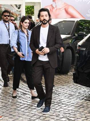 IPA84626504 - Cannes, 79th Cannes Film Festival 2026, giorno 1 - uscite e arrivi vip dagli hotel - Nella foto: Diego Luna  Copyright: xSimonexComix xPoolxPhotoxEventsx07x 84626504