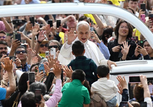 Pope Leo XIV Leads The General Audience - Vatican Pope Leo XIV attends the weekly general audience in Saint Peter’s square, Vatican on May 13, 2026. Photo by Eric Vandeville ABACAPRESS.COM Rome Vatican (or Holy See)  Copyright: xVandevillexEric ABACAx