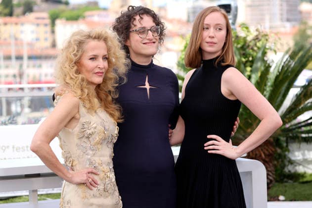 Gillian Anderson, Jane Schoenbrun and Hannah Einbinder at the photocall for the feature film Teenage Sex and Death at Camp Miasma at the Festival de Cannes 2026 79 Cannes International Film Festival at the Palais des Festivals Cannes, 13 05 2026 Foto:xD.xBedrosianx xFuturexImagex teenage_6504