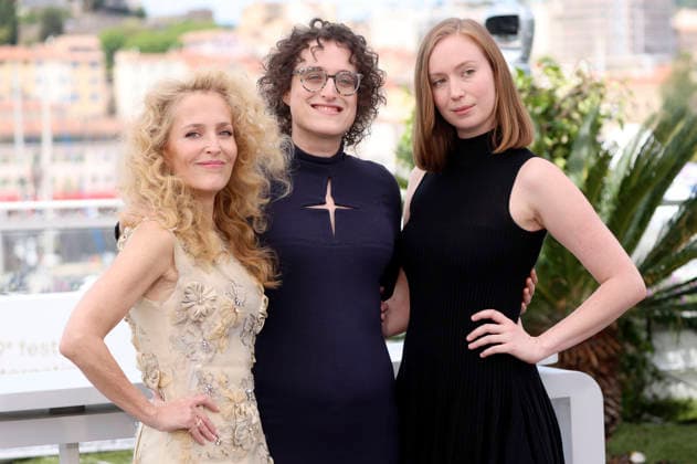 Gillian Anderson, Jane Schoenbrun and Hannah Einbinder at the photocall for the feature film Teenage Sex and Death at Camp Miasma at the Festival de Cannes 2026 79 Cannes International Film Festival at the Palais des Festivals Cannes, 13 05 2026 Foto:xD.xBedrosianx xFuturexImagex teenage_6506