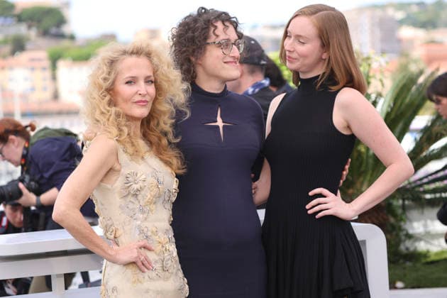 Gillian Anderson, Jane Schoenbrun and Hannah Einbinder at the photocall for the feature film Teenage Sex and Death at Camp Miasma at the Festival de Cannes 2026 79 Cannes International Film Festival at the Palais des Festivals Cannes, 13 05 2026 Foto:xD.xBedrosianx xFuturexImagex teenage_6507