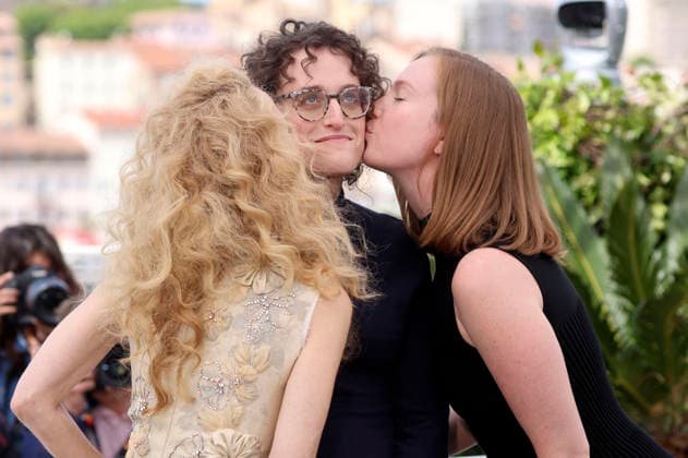 Gillian Anderson, Jane Schoenbrun and Hannah Einbinder at the photocall for the feature film Teenage Sex and Death at Camp Miasma at the Festival de Cannes 2026 79 Cannes International Film Festival at the Palais des Festivals Cannes, 13 05 2026 Foto:xD.xBedrosianx xFuturexImagex teenage_6509
