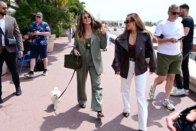 Model and TV presenter Heidi Klum walks her dog along the Croisette during the 79th Cannes Film Festival Romain Doucelin Bestimage  Copyright: xRomainxDoucelinx xBestimagexRomainxDoucelinx xBestimagex